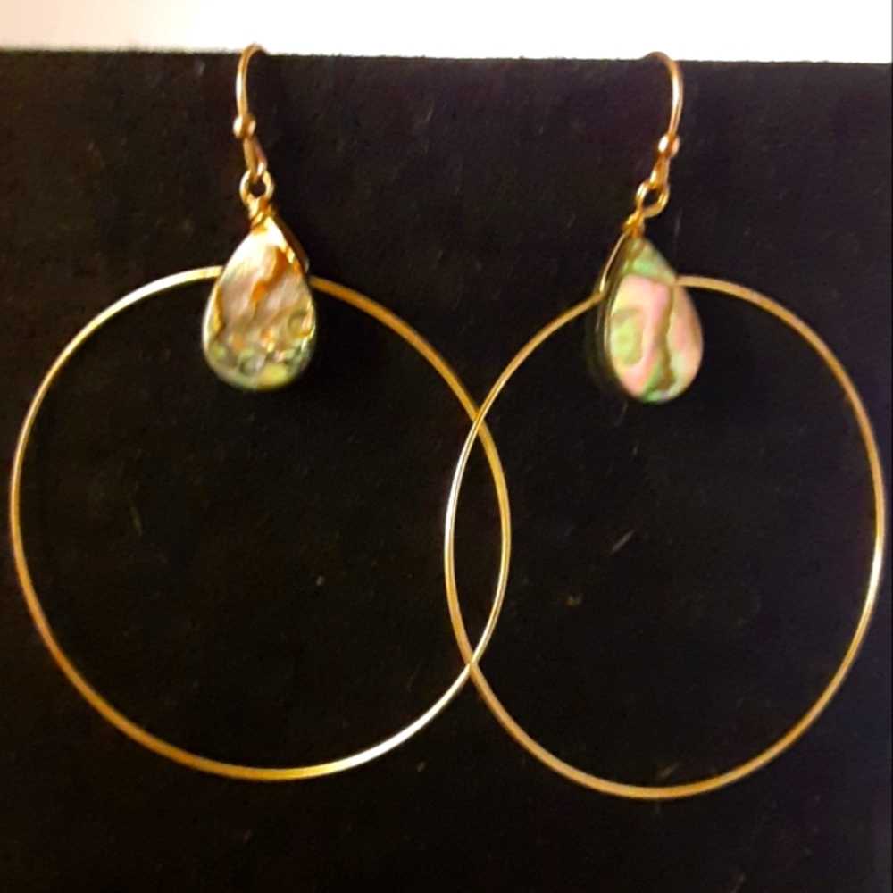 Sophisticated and thin hoop earrings